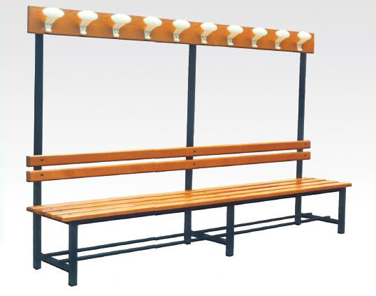 Panca spogliatoio con appendiabiti superiore con struttura in acciaio e sedile e spalliera in doghe di legno massello.